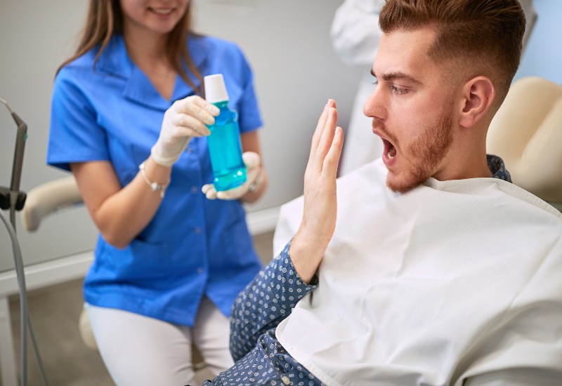 Dentist provides breath treatment in Livonia, MI