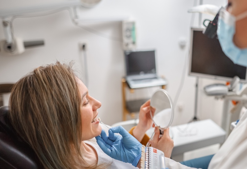 Dentist shows veneers to patient in Livonia, MI